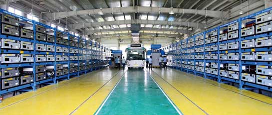 繼“股神”巴菲特投資比亞迪之后，“首富”李嘉誠再步后塵，2010年初以4億元配股為條件，間接入主一家國內動力電池生產商。在公開信息中，他們都聲稱看中了投資企業(yè)的“動力電池研發(fā)技術”。