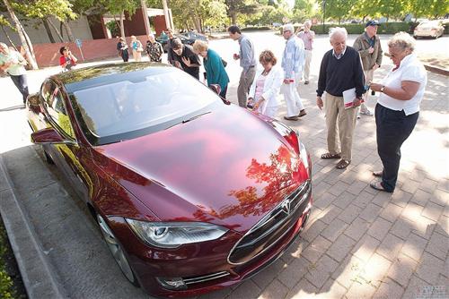 蓋世汽車訊 綜合外電報(bào)道，美國(guó)電動(dòng)車制造商特斯拉已經(jīng)獲得來(lái)自中國(guó)香港的訂單，有望在今年冬季正式在香港上市銷售。