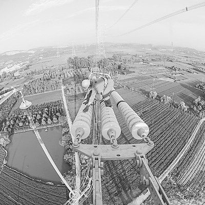 首條同塔雙回路特高壓交流輸電工程全線貫通