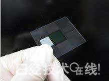 試制的聚合物有機薄膜太陽能電池 （點擊放大）